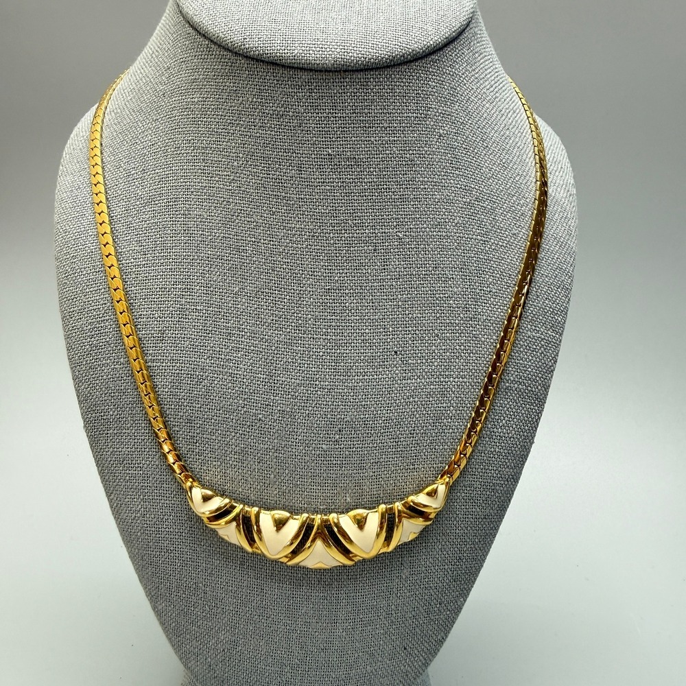 Avon Vintage Gold Tone Chain Cream Enameled Pendant Necklace 19" Statement Chic